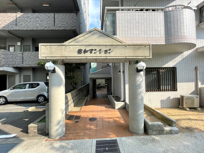 物件外観写真6　(エントランス部分)