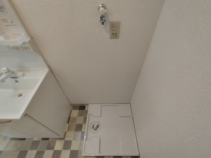 物件内観写真15　(洗濯機置場)