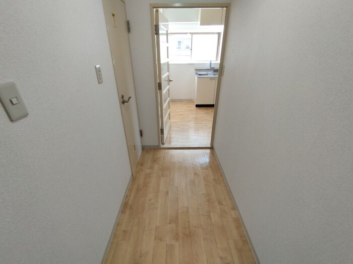 物件内観写真18　(廊下)