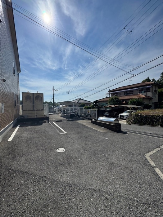 物件外観写真4　(駐車場)