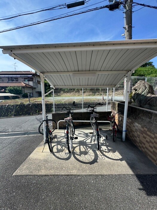 物件外観写真6　(駐輪場)