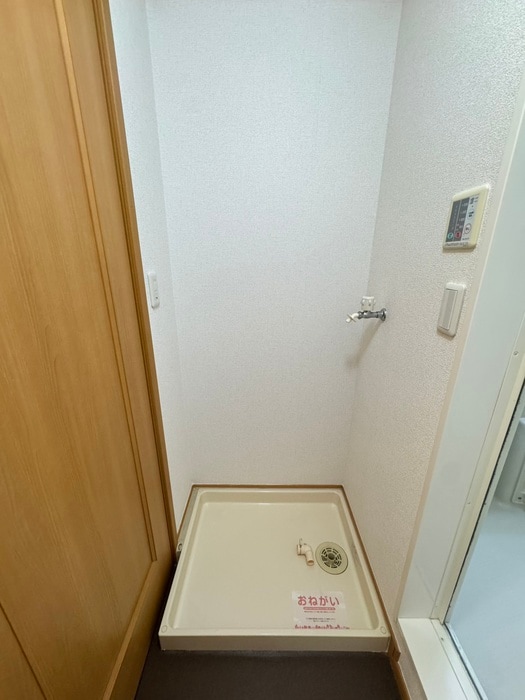 物件内観写真13　(洗濯機置場)