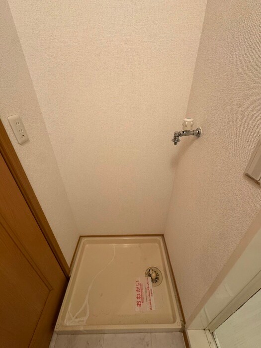 物件内観写真15　(洗濯機置場)