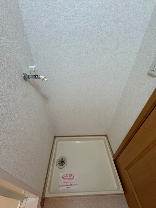 物件内観写真18　(洗濯機置場)