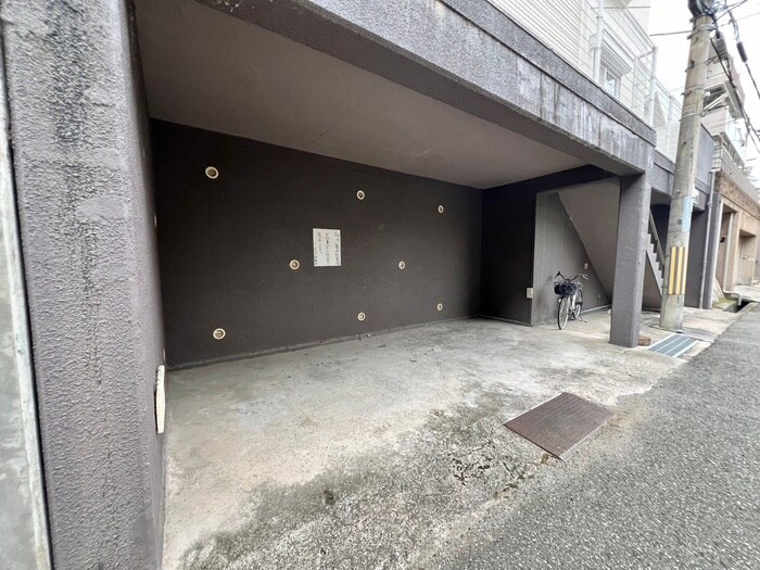 物件外観写真6　(駐車場)