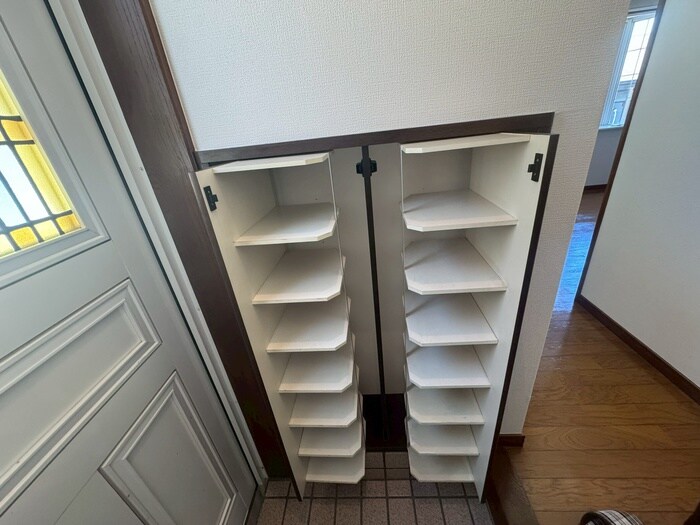 物件内観写真15　(靴箱)