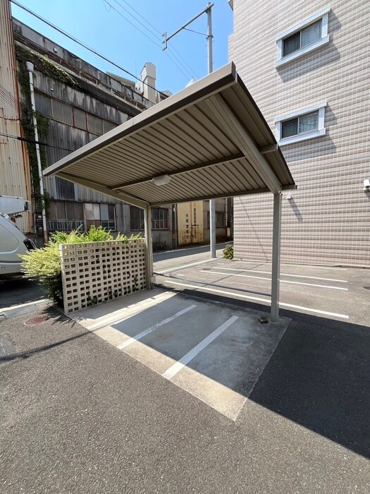 物件外観写真4　(バイク置き場)