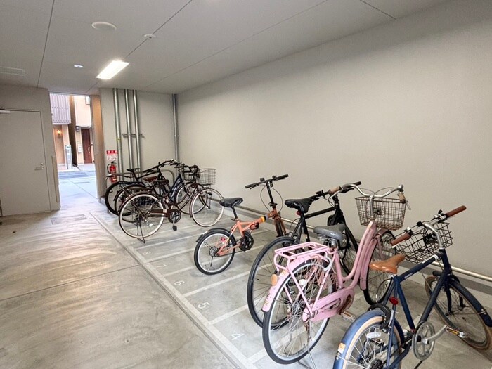 物件外観写真3　(駐輪場)