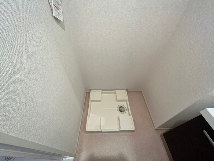 物件内観写真10　(洗濯機置場)