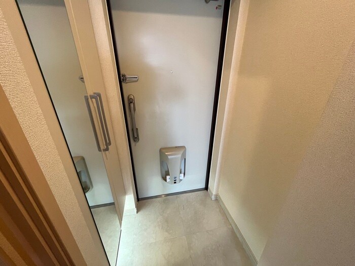 物件内観写真16　(玄関)