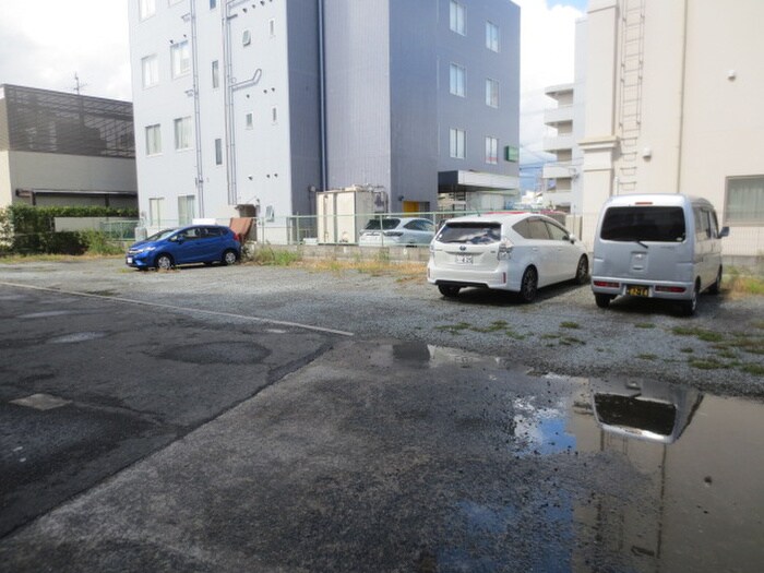 物件外観写真4　(駐車場)