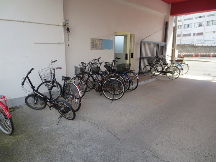 物件外観写真5　(駐輪場)