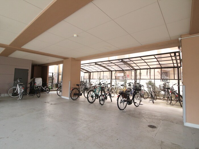 物件外観写真3　(駐輪場)