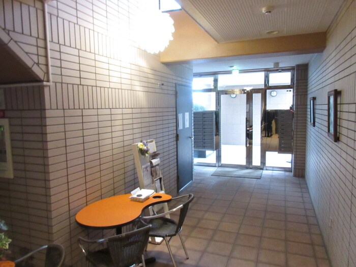 物件外観写真5　(エントランス部分)