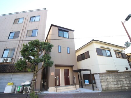 ＯＡＳＩＳ　２＋１外観写真