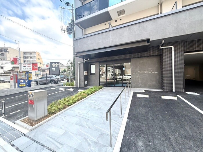 物件外観写真2　(エントランス部分)