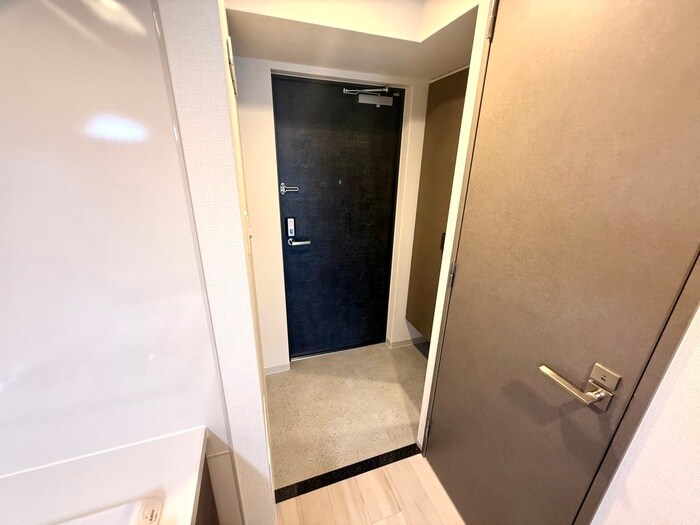 物件内観写真7　(玄関)