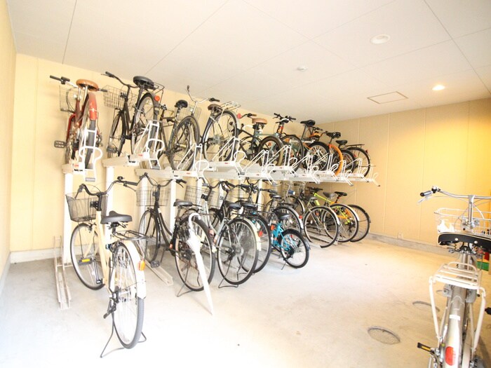 物件外観写真4　(駐輪場)