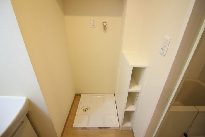 物件内観写真16　(洗濯機置場)