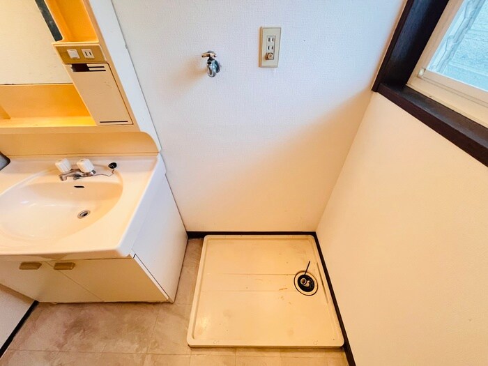 物件内観写真13　(洗濯機置場)