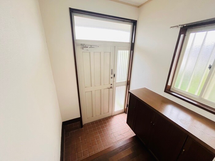 物件内観写真16　(玄関)