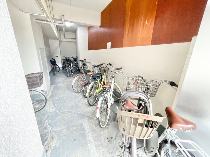 物件外観写真5　(駐輪場)