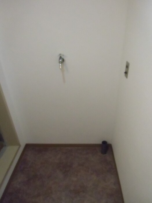 物件内観写真14　(洗濯機置場)