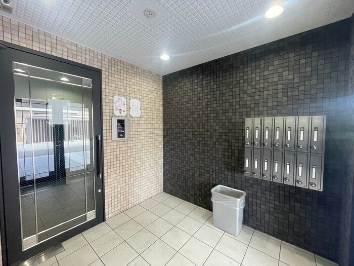 物件外観写真4　(エントランス部分)