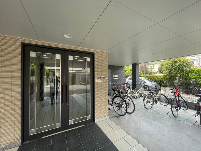 物件外観写真6　(エントランス部分)