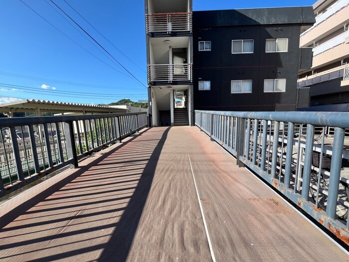 物件外観写真2　(エントランス部分)