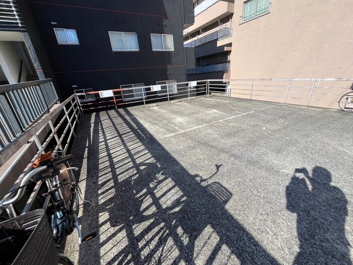 物件外観写真5　(駐車場)