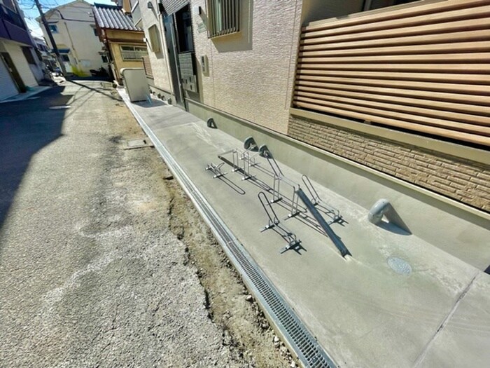 物件外観写真4　(駐輪場)