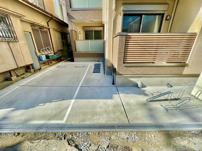 物件外観写真5　(駐車場)