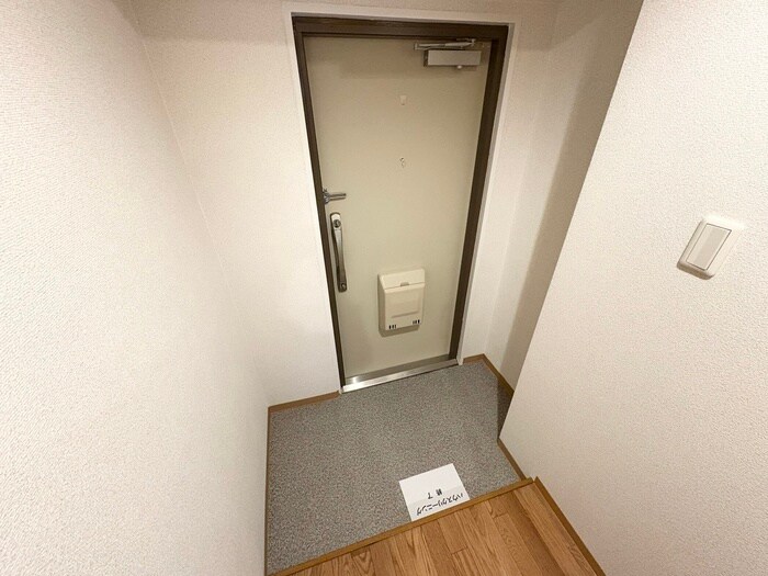 西道頓堀ハイツＢ棟の玄関