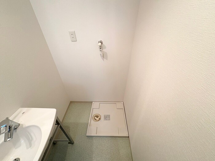 西道頓堀ハイツＢ棟の洗濯機置場