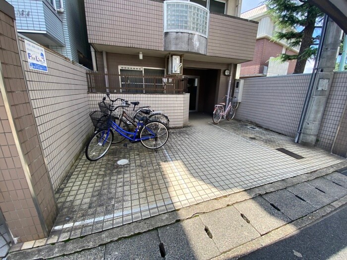 物件外観写真3　(駐輪場)