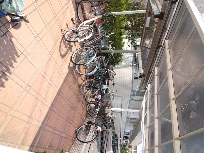 物件外観写真2　(駐輪場)