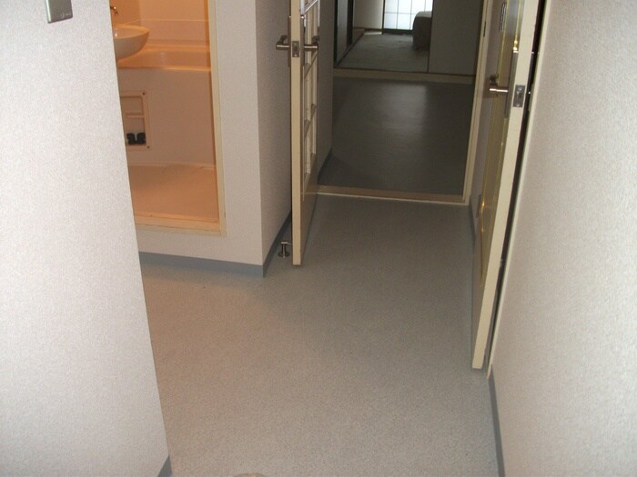 物件内観写真10　(洗濯機置場)