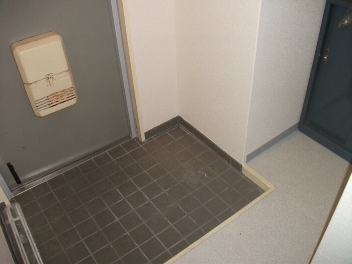 物件内観写真11　(玄関)