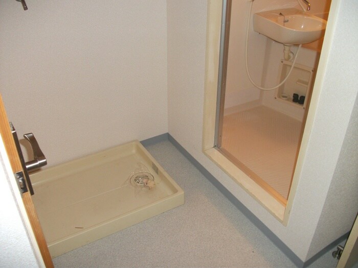 物件内観写真15　(洗濯機置場)