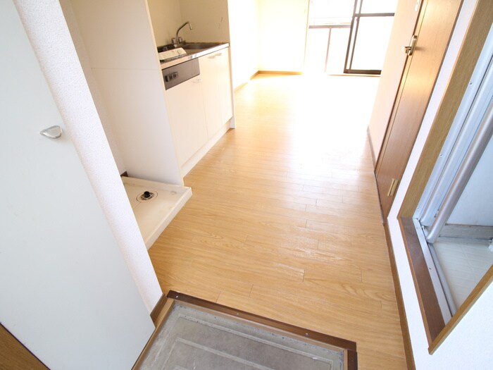 物件内観写真18　(玄関)