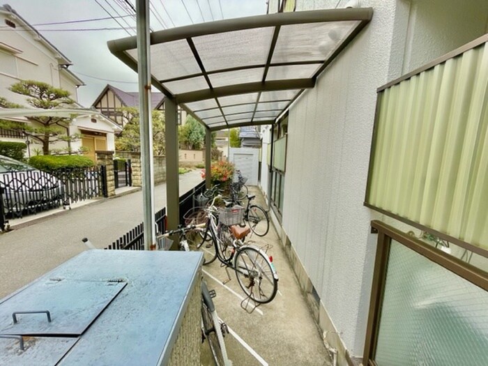 物件外観写真5　(駐輪場)