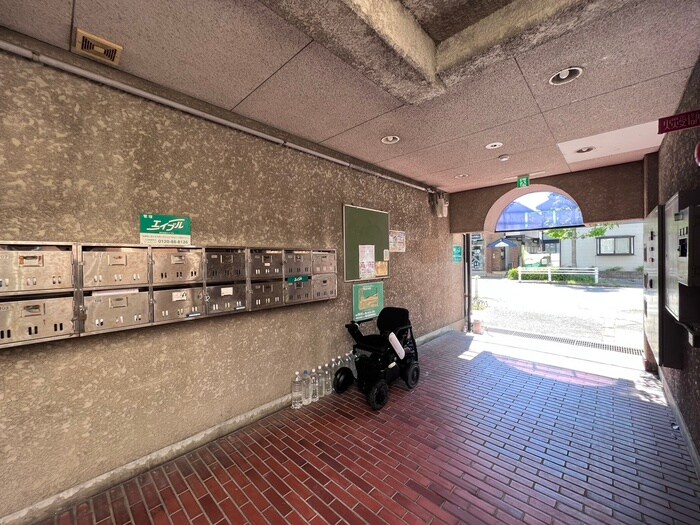 物件外観写真4　(エントランス部分)