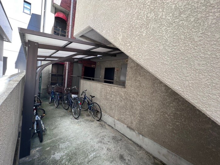 物件外観写真5　(駐輪場)