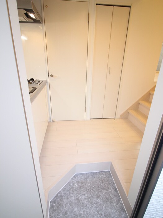 物件内観写真7　(玄関)