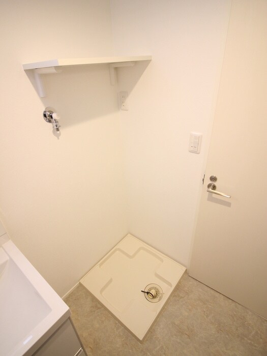 物件内観写真10　(洗濯機置場)