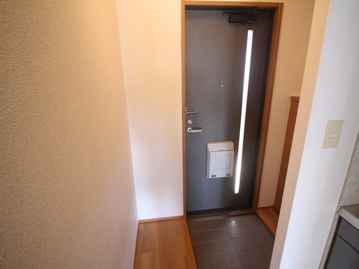 物件内観写真10　(玄関)