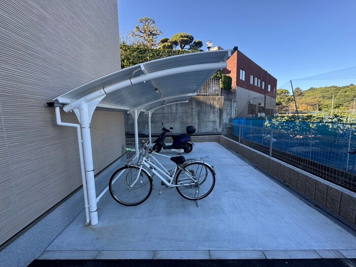 物件外観写真3　(駐輪場)