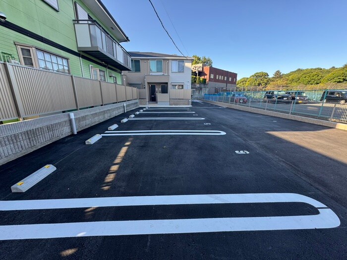 物件外観写真5　(駐車場)