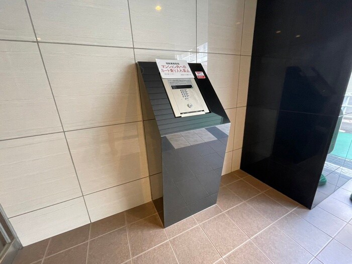 物件外観写真3　(エントランス部分)